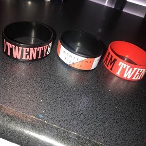 HOT TOPIC Twenty One Pilots Rubber Bracelets